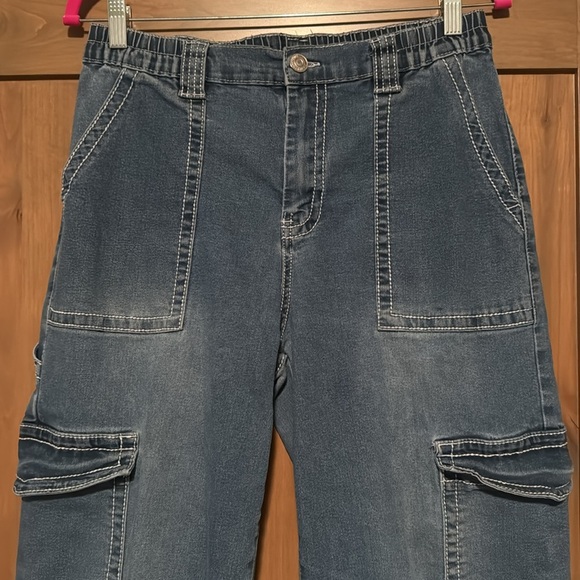 Almost Famous Cargo Jeans Womens L Medium Wash denim patch back pockets stretch - Picture 4 of 14